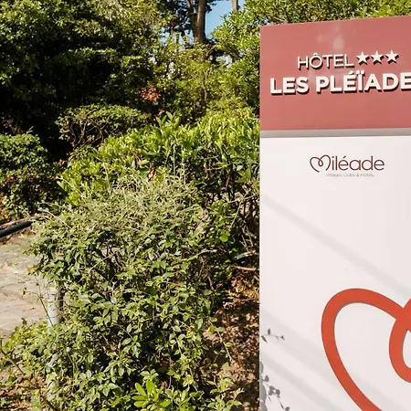 Mileade Les Pleiades מלון